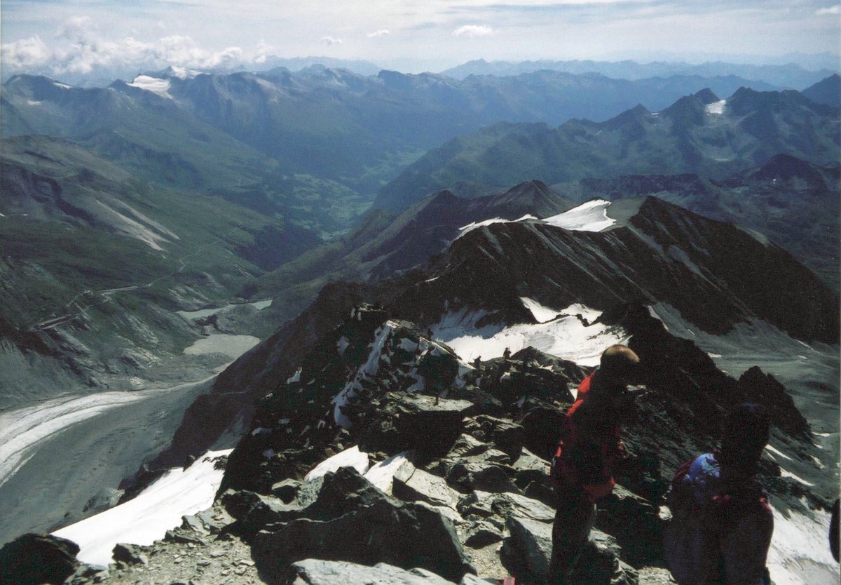 scan 014.jpg - Blick zur Kaiser Franz Josefs Höhe, im Vordergrund der Kleinglockner.